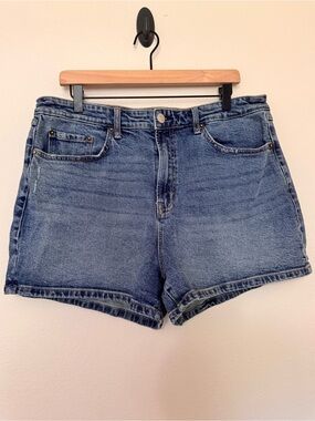 Torrid High Rise Relaxed Denim Shorts Women’s 16 Medium Wash 3.5” Stretch